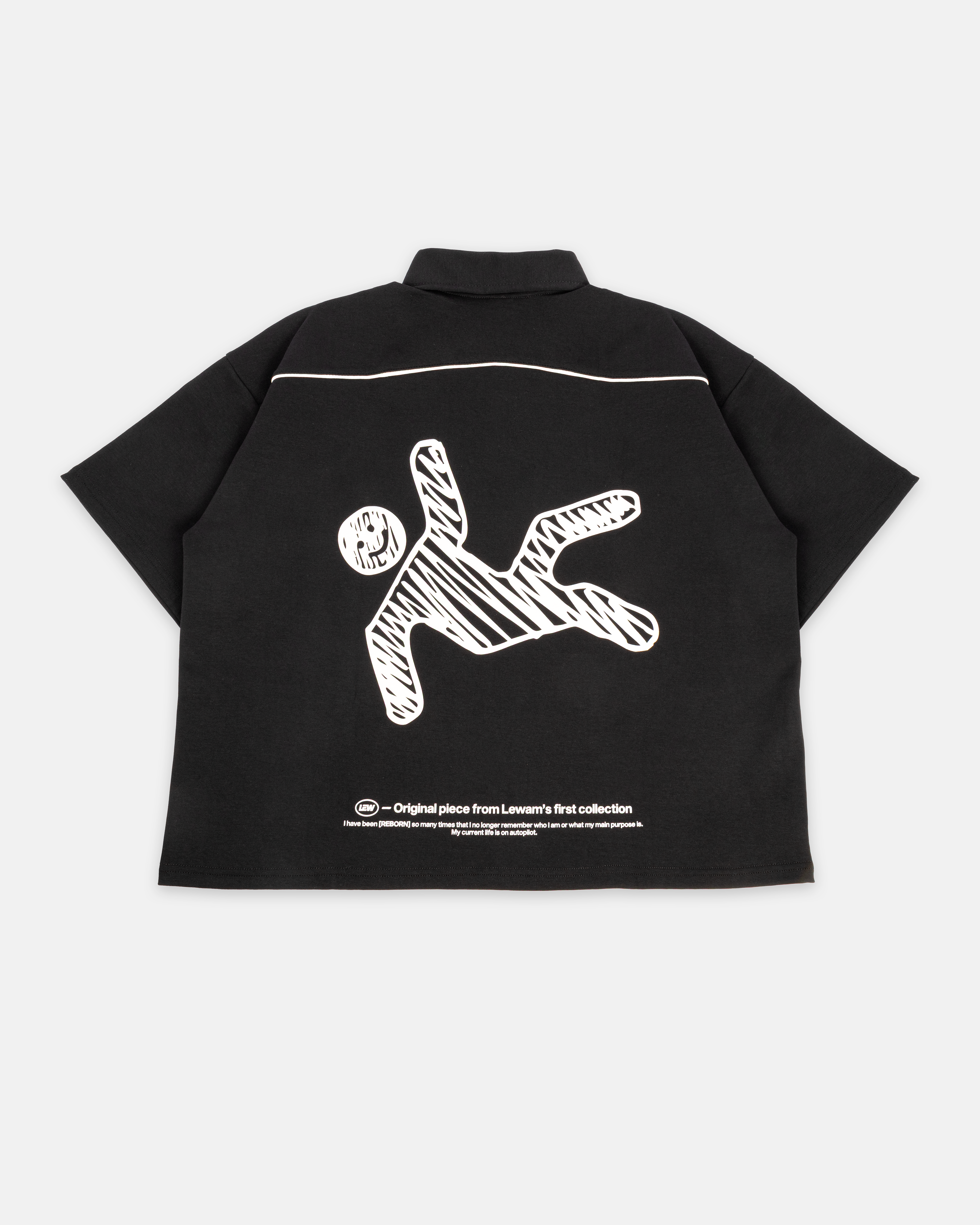 Camisa Reborn Zip negra de la marca Mi tienda vista desde atrás, con cierre y diseño moderno.