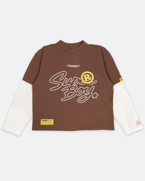 Camiseta de manga larga SuperBoy en color marrón, vista frontal en imagen de tienda.